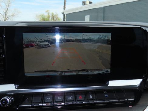 Used 2025 GMC Sierra 1500 SLT AWD/4WD image 47