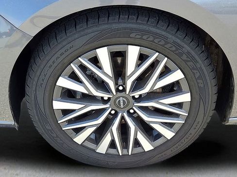 Used 2024 Nissan Altima 2.5 SV image 9