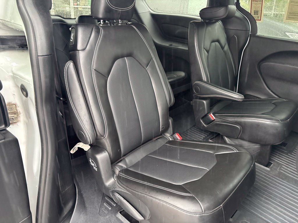 Used 2024 Chrysler Pacifica Touring-L w/ S Appearance Package FWD image 18