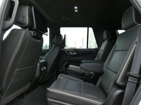 Certified 2024 GMC Yukon SLT w/ SLT Luxury Package AWD/4WD image 21