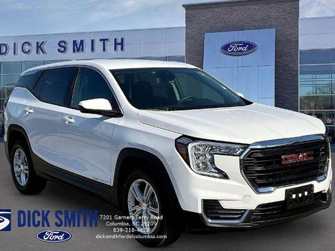 Used 2024 GMC Terrain SLE FWD image 3