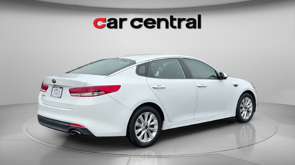 Used 2018 Kia Optima LX w/ 17" Alloy Wheels Package FWD image 5