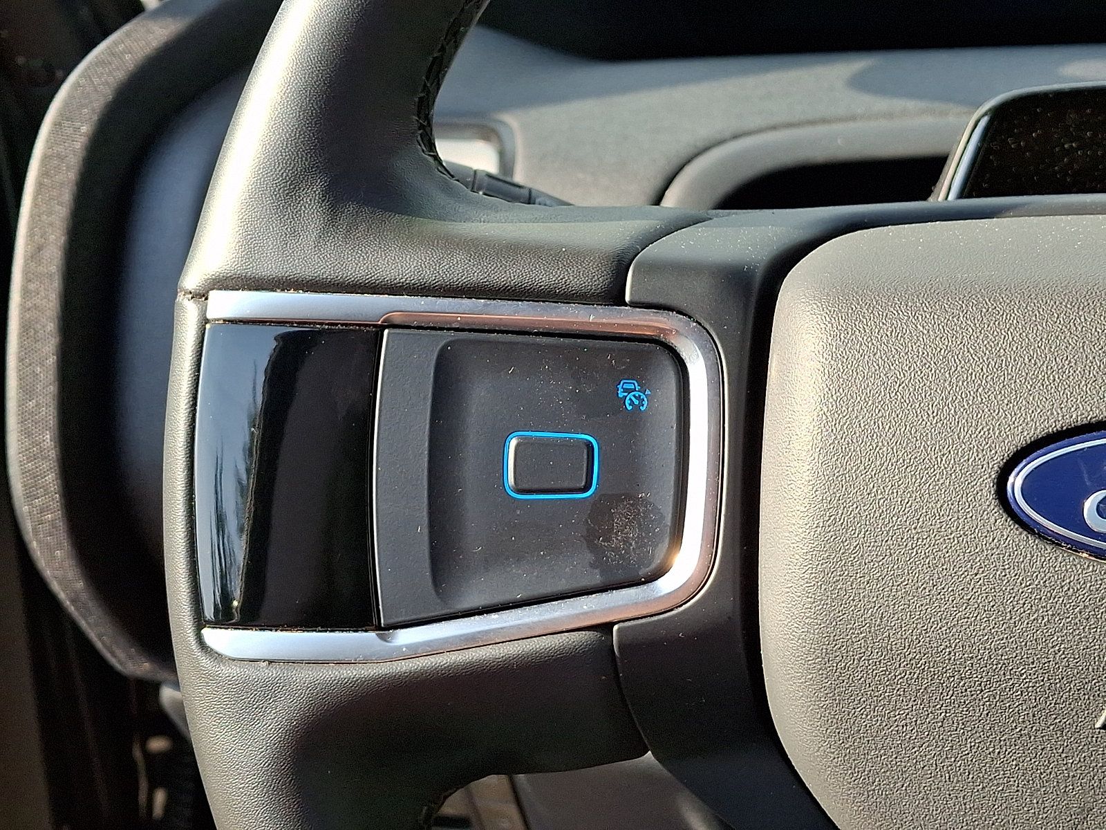 Used 2025 Ford Expedition Active AWD/4WD image 24