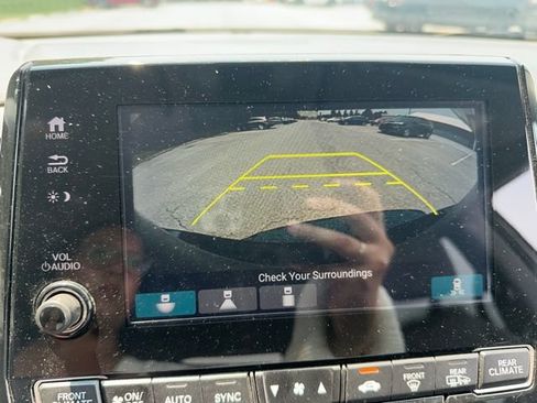 Used 2018 Honda Odyssey EX image 17
