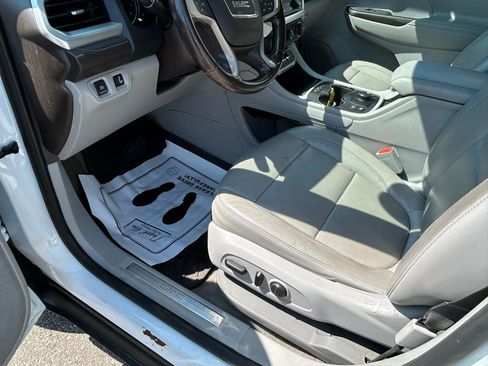 Used 2020 GMC Acadia SLT FWD image 10