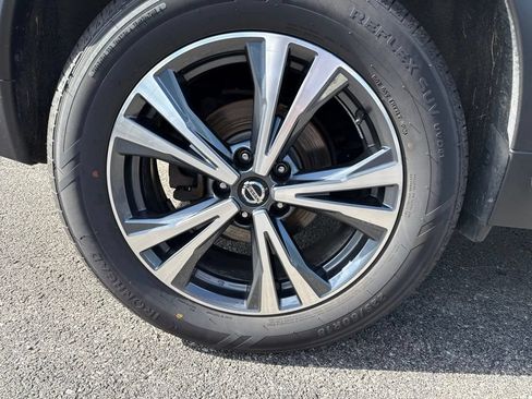 Used 2019 Nissan Rogue SV w/ Premium Package AWD/4WD image 5
