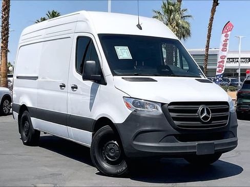 Used 2025 Mercedes-Benz Sprinter 2500 image 11