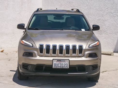 Used 2016 Jeep Cherokee Sport FWD image 2