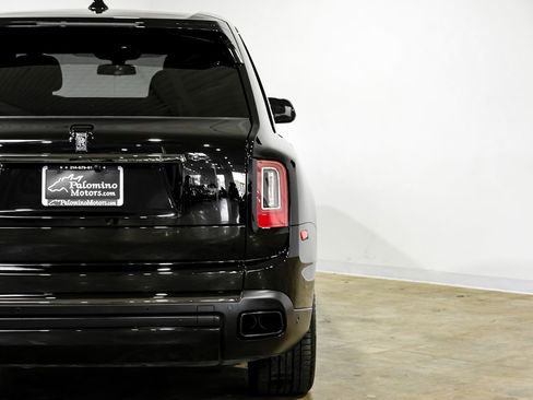 Used 2022 Rolls-Royce Cullinan Black Badge w/ Dark Exterior Package AWD/4WD image 54