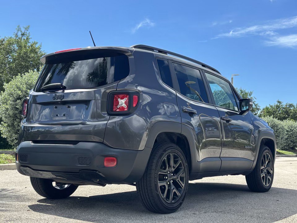 Used 2017 Jeep Renegade Altitude AWD/4WD image 8