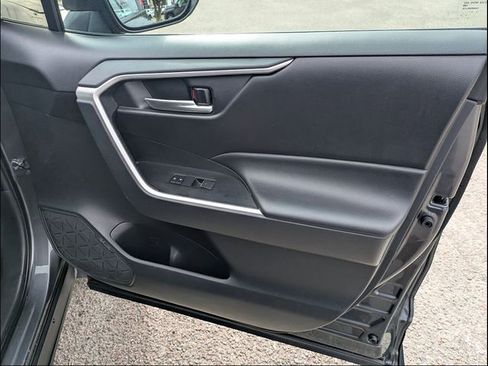 Used 2024 Toyota RAV4 XLE FWD image 31