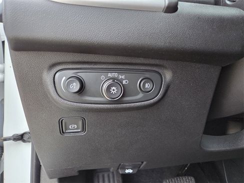 Used 2024 GMC Terrain SLT image 21