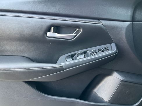 Used 2025 Nissan Sentra SV image 18