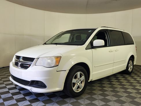 Used 2012 Dodge Grand Caravan SXT FWD image 3