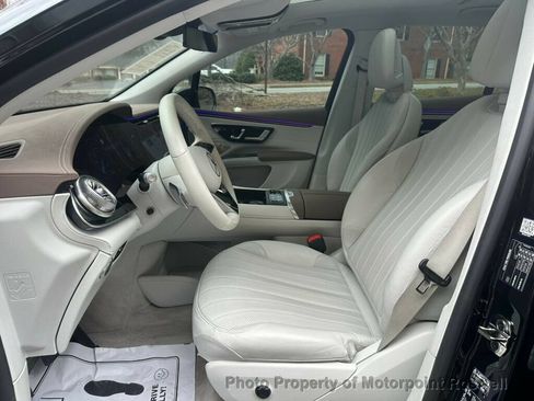 Used 2023 Mercedes-Benz EQS 580 4MATIC SUV image 10