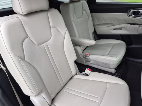 Certified 2022 Kia Sorento SX FWD image 35