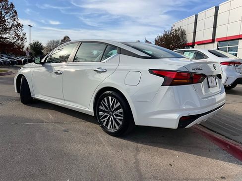 Used 2025 Nissan Altima 2.5 SV image 8