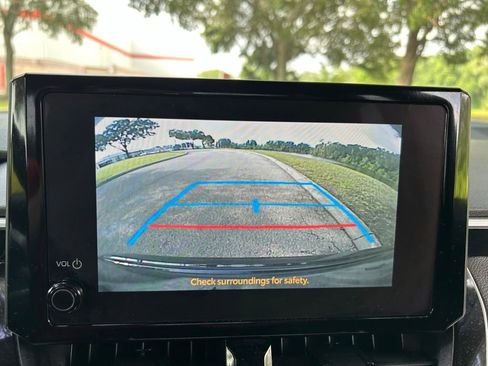Used 2024 Toyota Corolla LE FWD image 25