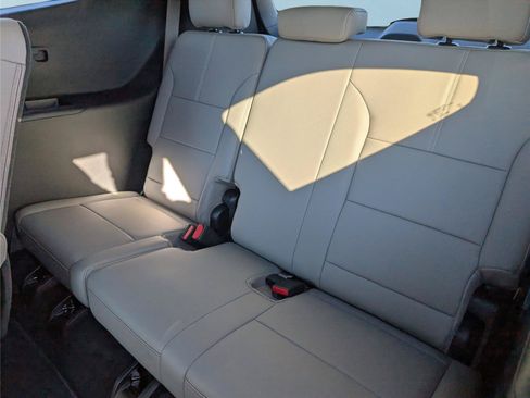 Used 2026 GMC Acadia Elevation w/ Elevation Premium Package FWD image 14