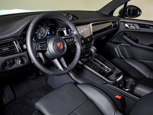 New 2026 Porsche Macan image 4
