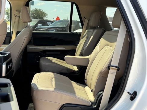 Used 2024 Ford Expedition Limited AWD/4WD image 8