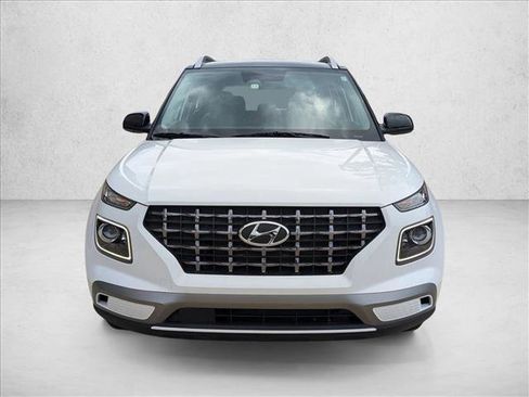 Used 2023 Hyundai Venue Limited FWD image 2