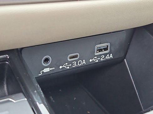 Certified 2025 Subaru Outback Limited image 28