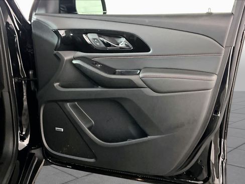 Used 2023 Chevrolet Traverse RS FWD image 22
