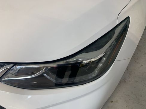 Used 2017 Chevrolet Cruze LT image 9