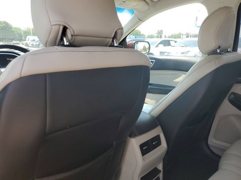 Used 2016 Ford Edge Titanium w/ Technology Package AWD/4WD image 32