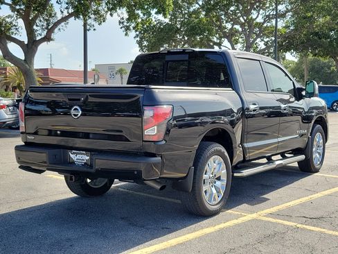 Used 2021 Nissan Titan SL w/ Moonroof Package AWD/4WD image 4