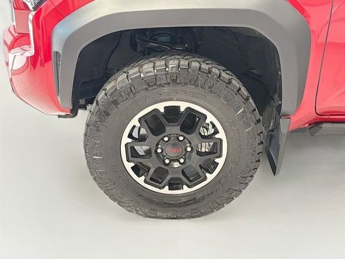 Used 2025 Toyota Tacoma TRD Off-Road w/ TRD Off Road Premium Package AWD/4WD image 25