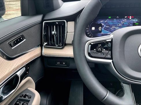 New 2026 Volvo XC90 T8 Core w/ Protection Package Premier image 24