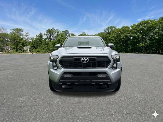 Used 2024 Toyota Tacoma TRD Sport w/ TRD Sport Upgrade Package AWD/4WD image 3