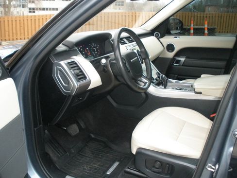 Used 2020 Land Rover Range Rover Sport HSE AWD/4WD image 29