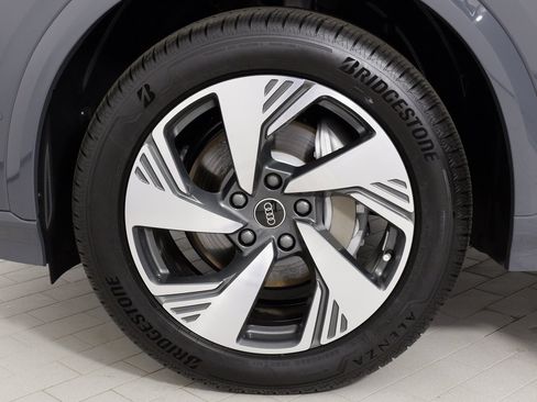 Used 2025 Audi Q6 e-tron Premium image 67