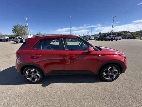 Used 2022 Hyundai Venue Limited image 8