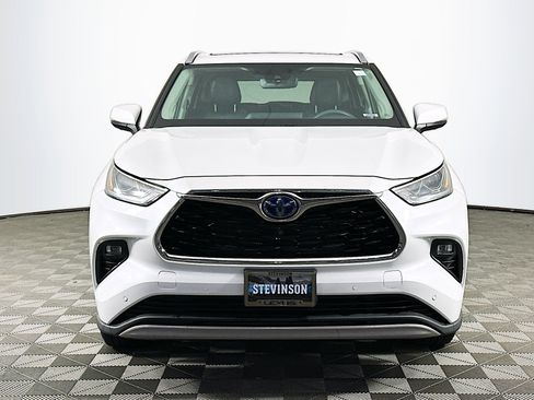 Used 2022 Toyota Highlander Platinum image 2
