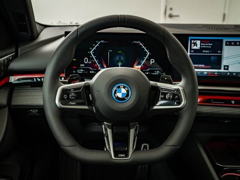 New 2026 BMW 550e xDrive image 25