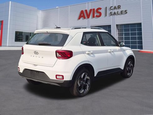 Used 2025 Hyundai Venue SEL FWD image 6