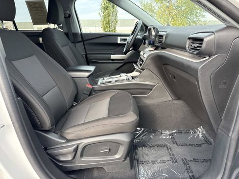 Used 2023 Ford Explorer XLT image 19