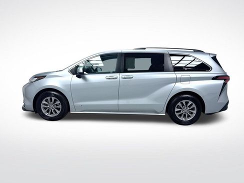 Certified 2021 Toyota Sienna LE AWD/4WD image 12