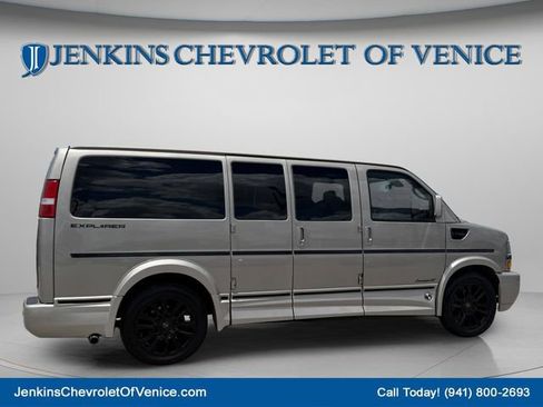 Used 2021 Chevrolet Express 2500 RWD image 4