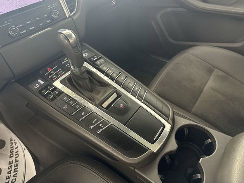 Used 2017 Porsche Macan S image 25