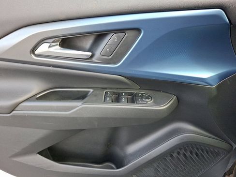 Used 2025 Chevrolet Equinox EV LT w/ Convenience Package image 11