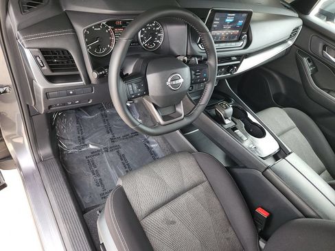 Used 2026 Nissan Rogue SV FWD image 12