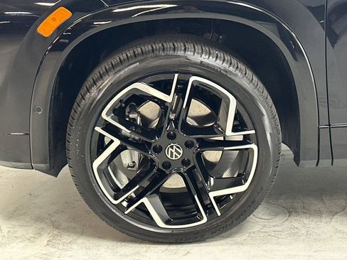 New 2026 Volkswagen Tiguan SEL R-Line AWD/4WD image 25