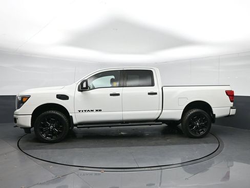 Used 2019 Nissan Titan SL w/ Midnight Edition image 4