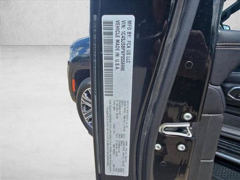 Used 2023 Jeep Wagoneer L Series II AWD/4WD image 26