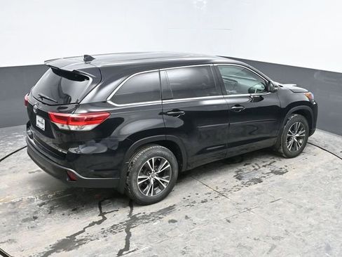 Used 2018 Toyota Highlander LE image 30